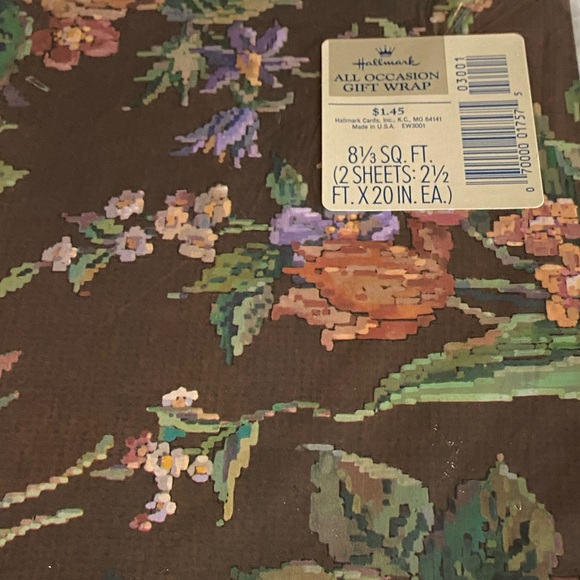 Vintage HALLMARK All-Occasion Floral Giftwrap - Picture 3 of 5